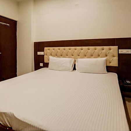 Chandīgarh Oyo Hotel The Red Hut מראה חיצוני תמונה