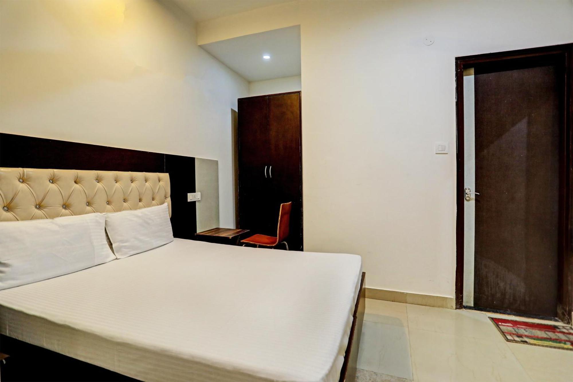 Chandīgarh Oyo Hotel The Red Hut מראה חיצוני תמונה