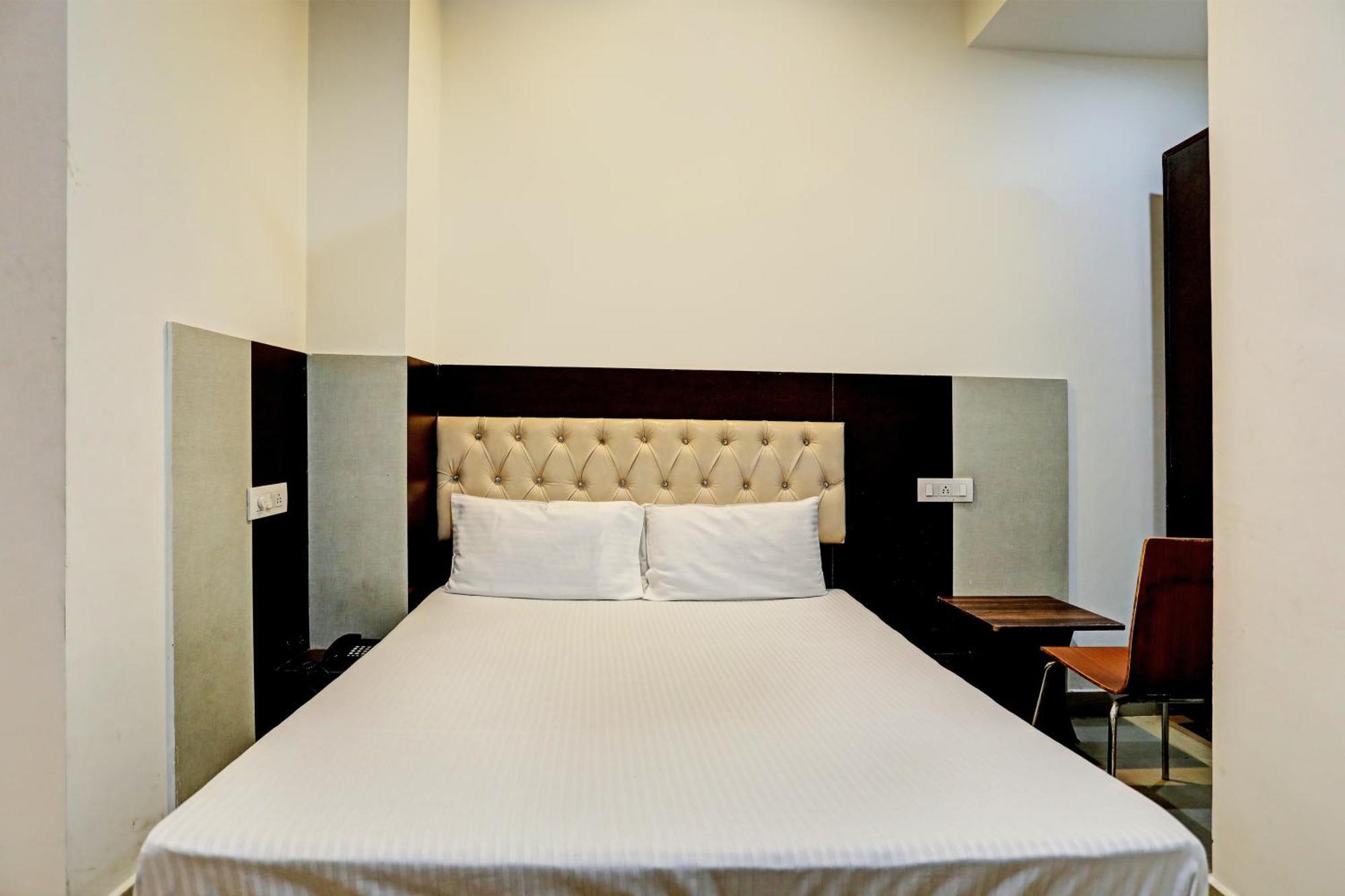 Chandīgarh Oyo Hotel The Red Hut מראה חיצוני תמונה