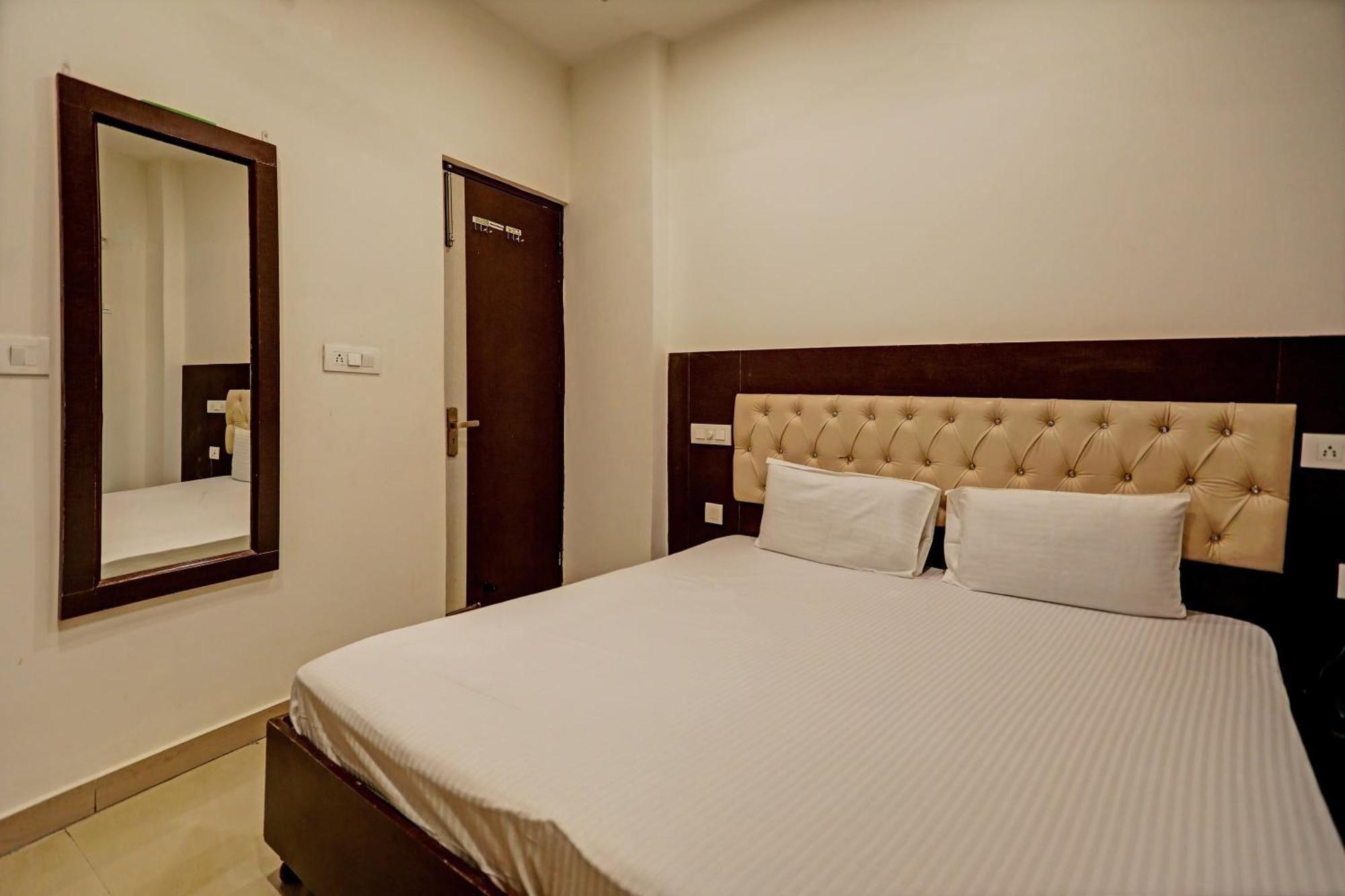Chandīgarh Oyo Hotel The Red Hut מראה חיצוני תמונה
